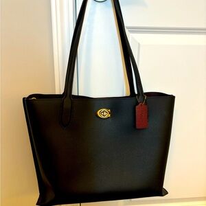 Coach Tote w/wine Interior;Brass/Gold Hardware